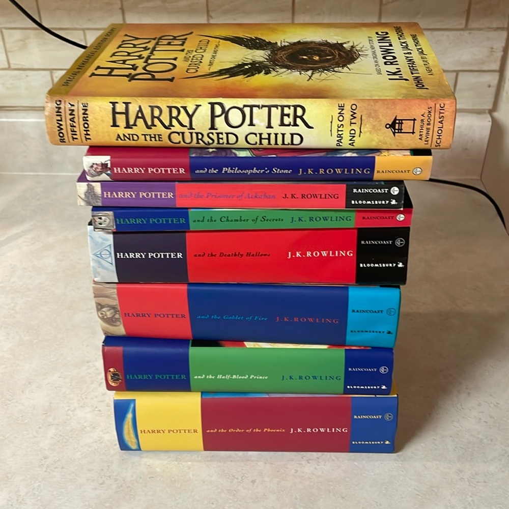 Harry Potter book set of 7 with bonus book.